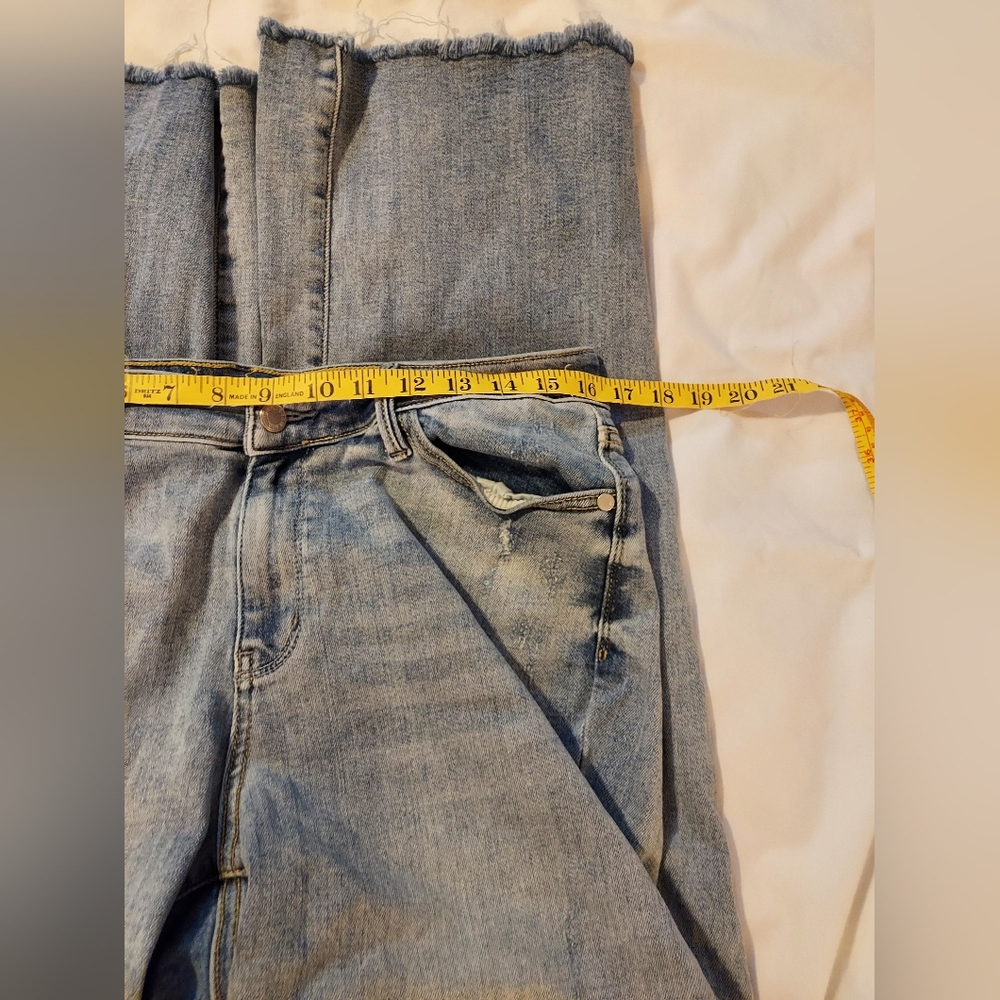 Judy Blue Light Wash Straight Leg Jeans With Raw Edge Hem - 15 - Picture 5 of 9